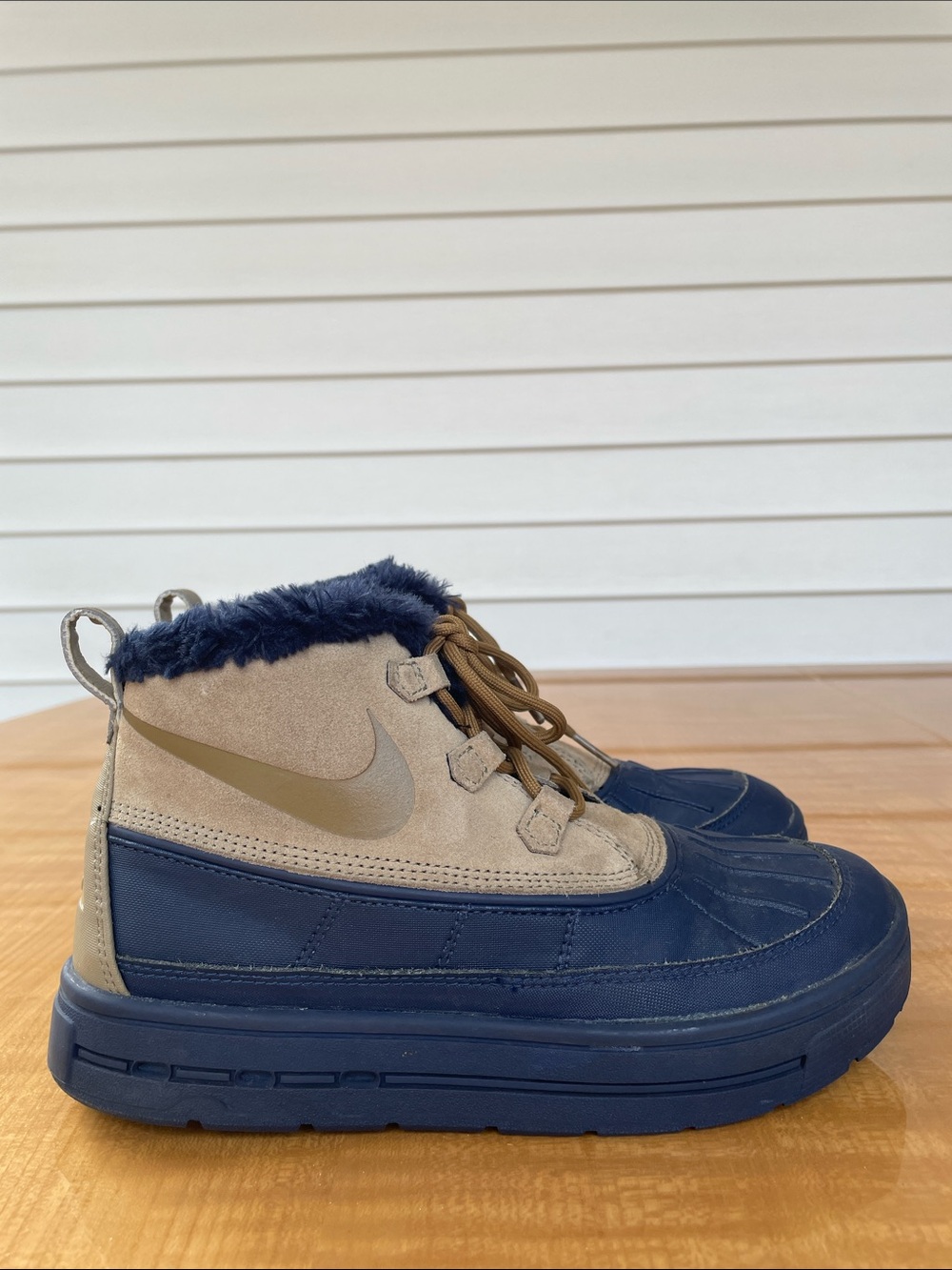 Nike Kids ACG Woodside Chukka 2 Winter Boots blue and tan size 4.5Y Unisex